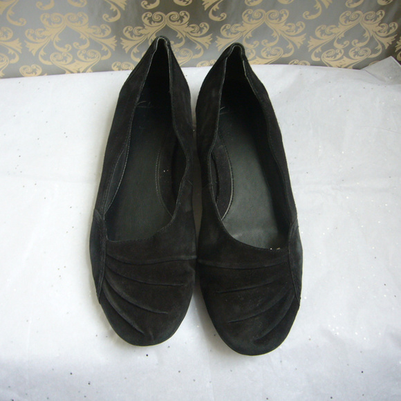 Clarks Black Suede Y2K Ruched Design Kitten Heel Ballet  Clarks Black Suede Ruched Low Heel Flats Size 10